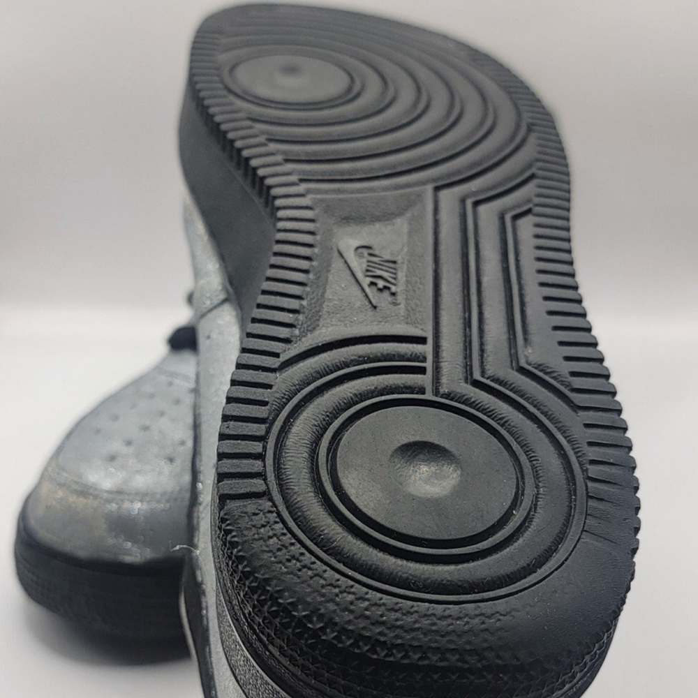Nike Silver and Black Sneakers - Picture 6 of 7